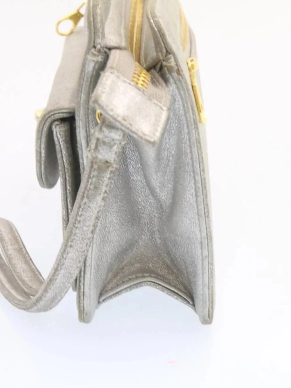 CHANEL Clutch Bag Leather Silver CC Auth 26857A